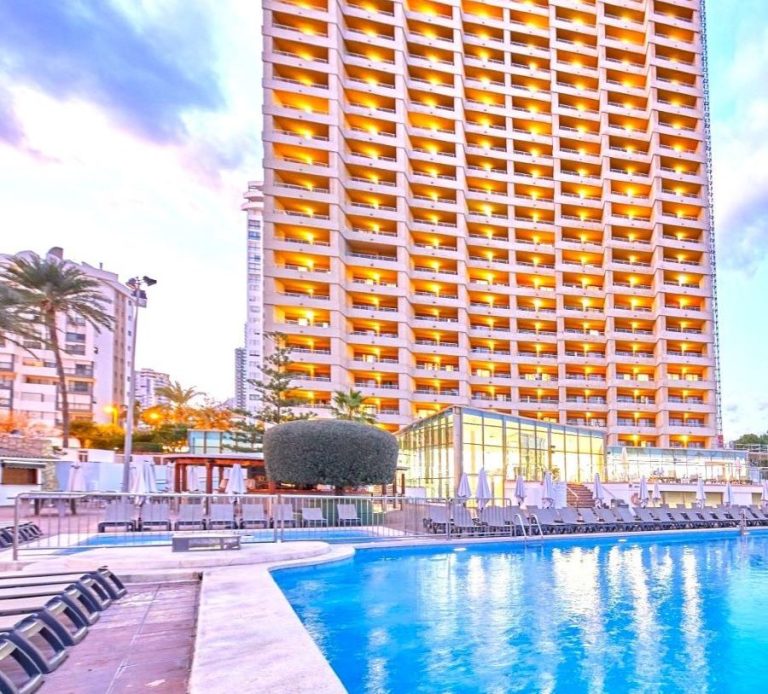 Sandos Benidorm Suites pool and hotel